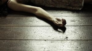 Seorang pria ditemukan tergeletak lemas di dalam toilet sebuah minimarket di Duren Sawit,