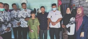 Ketua PGRI Nagan Raya Beri Santunan M Albar, Bocah Tuna Netra Mampu Hafal Alquran 30 Juz