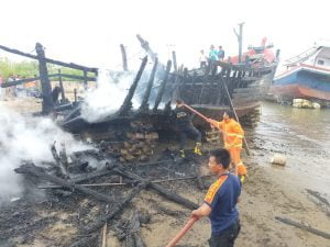 Kapal Motor Inkamina 805 Bermesin 30 GT Terbakar di Pidie