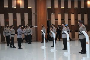 Irjen Paulus Waterpauw Resmi Naik Bintang Tiga Setelah Dilantik Jadi Kabaintelkam