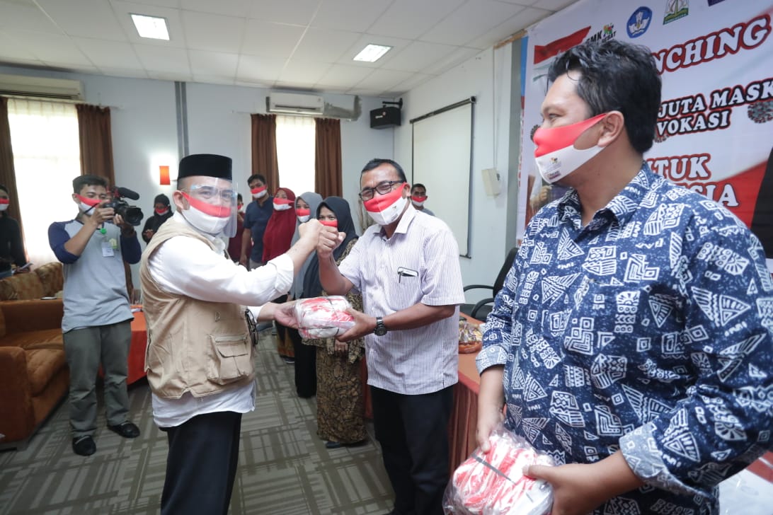 Masker merah putih
