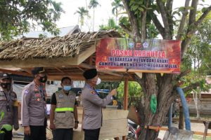 Tim URC Siagam Sat Sabhara Polres Lhokseumawe Sosialisasi AKB dan Bagikan Masker ke Pengendara