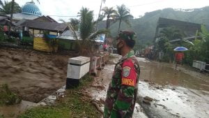 Akibat Hujan Dan Meluap Air Sungai Terjadi Banjir  di Desa Krueng Seukeuk Kab Pidie