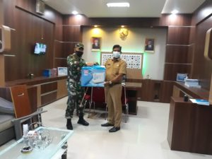 Dandim 0102/Pidie Serahkan Bantuan Mesin Jahit Dari Kodam IM Kepada Pemkab Pijay