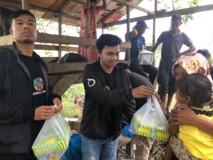 Hasil Menulis di Steemit, Komunitas Pemuda Ini Berbagi Paket Berbuka Puasa dan Sembako