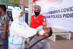 Cegah Penyebaran Covid, Sopir dan Penumpang Bus Terminal Terpadu Sigli Di Swab Antigen