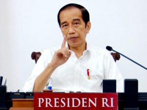 Akhirnya, Presiden Jokowi Berikan Kabar Baik yang Bikin Tenang Jutaan Masyarakat Indonesia: Petugas PPKM Darurat Harus Santun, Sosialisasi Sambil Bagi Beras