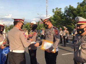 Tiga Kasat Lantas Terima Plakat dan Piagam Penghargaan Dari Dirlantas Polda Aceh