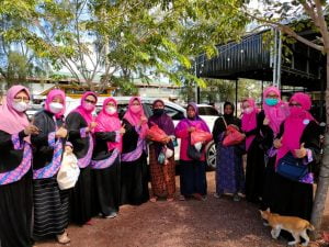 PW IPEMI Aceh Bagikan 112 Paket Sembako Kepada Nyak Nyak Pedagang Pasar Al-Mahirah