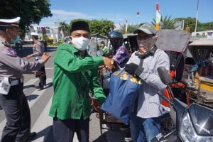 Kolaborasi Dengan NU, Ditlantas Polda Aceh Salurkan 250 Paket Sembako