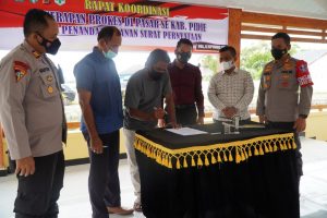 Kapolres Pidie Pimpin Rakor Penerapan Prokes di Pasar Dan Penandatanganan Surat Pernyataan Oleh Pengelola Pasar