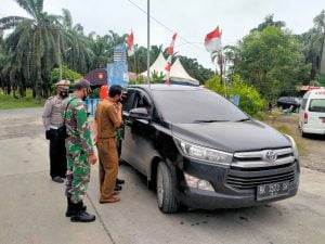 Satgas PPKM Perbatasan Aceh – Sumut Periksa Surat Vaksin dan Tegur Pengendara yang Tidak Prokes, 71 Kenderaan Diputar Balik Petugas