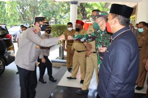 Dandim 0102/Pidie Dampingi Kapolres Menyambut Kunker Kapolda Aceh Diwilayah Pidie