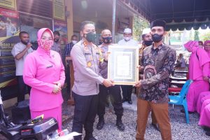 Target Vaksin Tercapai, Gampong Teufah Jeulatang Dapat Piagam Dan Hadiah Dari Kapolres Pidie