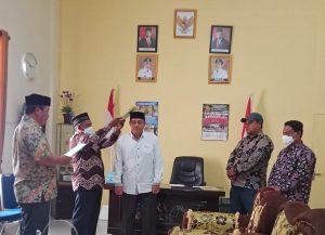 Camat Darul Makmur Tawaruddin Mengambil Sumpah Tgk Amiruddin Sebagai Keuchik Ladang Baro
