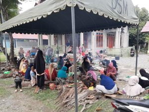 Teot Apam Massal Di Gampong Pawang Dayah Seumideun