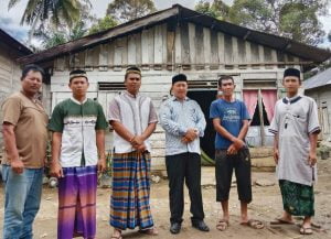 Sambangi Kediaman Warga Miskin Makarti Jaya, Camat Tawaruddin Sebut Prihatin dan Minta Kades segera Urus Rumah Layak Huni Untuk Jumaris