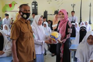 Dyah Kunjungi Sekolah Pelosok di Aceh Timur