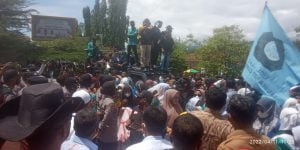 Ratusan Mahasiswa Demo di Gedung DPRK Aceh Tenggara, Tolak Presiden Tiga Periode