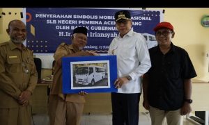 Kepala SLBN pembina Aceh Tamiang Terima Mobil Operasional Dari Gubernur Aceh Secara Simbolis