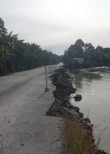 Badan Jalan Desa Drien Tujoh Nyaris Putus, Pemerintah Aceh Jangan Janji Tapi Kepastian