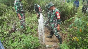 Senyum Masyarakat Dusun Telusung Buat Kopda Beben Firmansyah