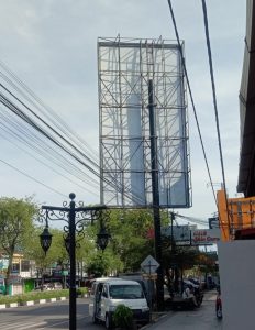 Pernyataan Walikota Hanya Isapan Jempol, Baliho Tanpa Izin Depan Vihara Peunayong Masih Tegak Berdiri