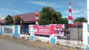 Semangat HUT Rl ke-77, SMP Negeri 1 Kuala Pasang Umbul – Umbul Dipagar Sekolah