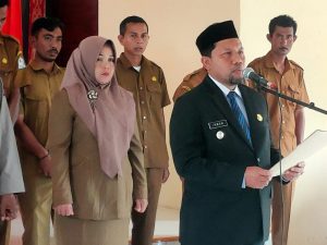 Camat Woyla Barat Irwansyah Lakukan Pengukuhan Paskibraka