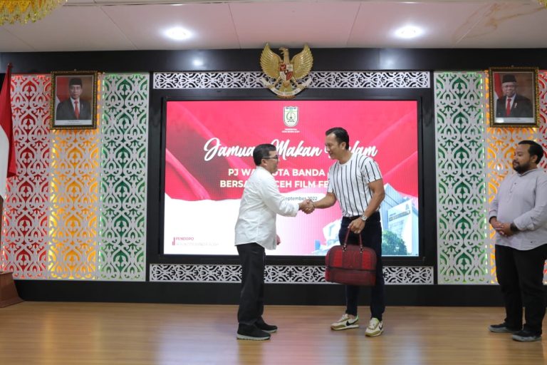 efdbc146916c1df63b2d09aa2ffc0e348d0425da8b40774a62f705673984c43a.0