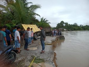 Badan Jalan Lintas Lamie Langkak Terancam Putus, ini harapan warga