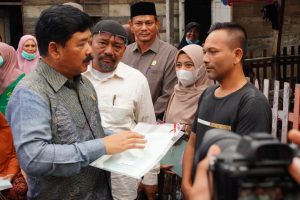 Kunker ke Aceh Utara dan Kota Lhokseumawe, Menteri ART/BPN Serahkan Langsung Sertipikat Ke Rumah Penerima