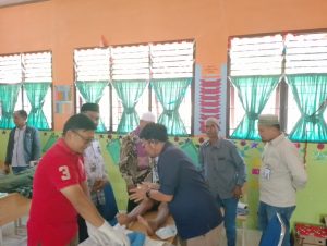 Yayasan Nurhayati Sahali Gelar Khitan Massal 30 Anak di SDN 1 Putri Betung