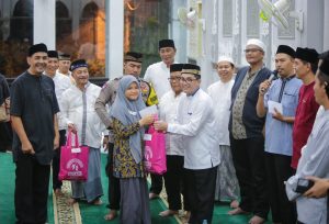 Bakri Siddiq Bagikan Paket Lebaran Untuk Anak Yatim Piatu Kampung Kramat