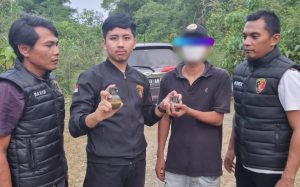 Petani di Pidie Serahkan Granat Jenis Manggis Aktif Kepada Polisi