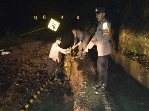 Akibat Curah Hujan Cukup Tinggi Badan Jalan Patah di Aceh Tengah, Polisi Turun ke Lokasi