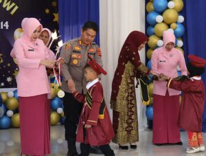 Kapolres Hadiri Wisuda dan Pelepasan Siswa – Siswi TK Kemala Bhayangkari 14 Cab Gayo Lues TA 2022 – 2023
