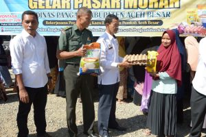 Pasar Murah, Kado Indah Untuk Warga Empe Tunong Jelang Idul Adha