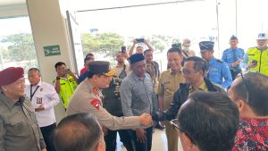 Kapolda Aceh Sambut Kedatangan Mahfud MD di Bandara SIM