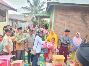 Respon Cepat Kebakaran, Dinsos Agara Serahkan Bantuan Masa Panik