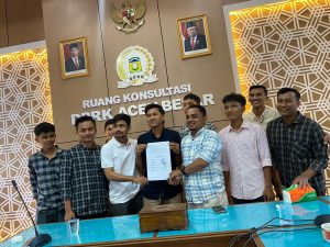 DPRK Aceh Besar Tidak Hadiri Audiensi, KMPD Abes Tetap Sampaikan Petisi Dugaan Pelanggaran Penatapan KIP
