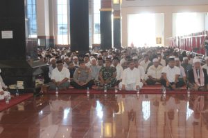 Sambut Tahun Baru Islam 1 Muharam 1445 H, Anggota Satgas TMMD Reguler-117 Kodim 0108 Agara Hadiri Zikir Akbar Bersama