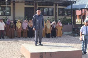 Anggota DPRK Aceh Besar Nabhani Jadi Inspektur Upacara di SMKN 1 Kota Jantho