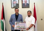 Pj Bupati Muhammad Iswanto Serahkan Donasi Aceh Besar untuk Palestina