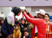 Cabor Anggar Raih Emas Lagi, Pj Gubernur Safrizal Kalungkan Medali