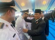 Presiden Prabowo Rangkul dan Jabat Tangan Mualem di Istana Kepresidenan