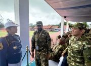 Presiden Prabowo Saling Berikan Penghormatan Militer kepada Gubernur Aceh Muzakir Manaf di Parade Senja Magelang