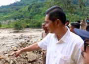 Saat Antar Bantuan, Sekda Aceh dan Rombongan Terjebak Longsor di Gayo Lues