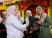 Ketua TP PKK Aceh Serahkan Santunan Lebaran ke Mantan Pasukan Inong Balee