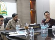 Mualem Pimpin Rapat Bahas Validasi Data JKA Bersama Sekda dan Dinkes‎